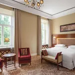Grand Hotel Vilnius, Curio Collection By Hilton