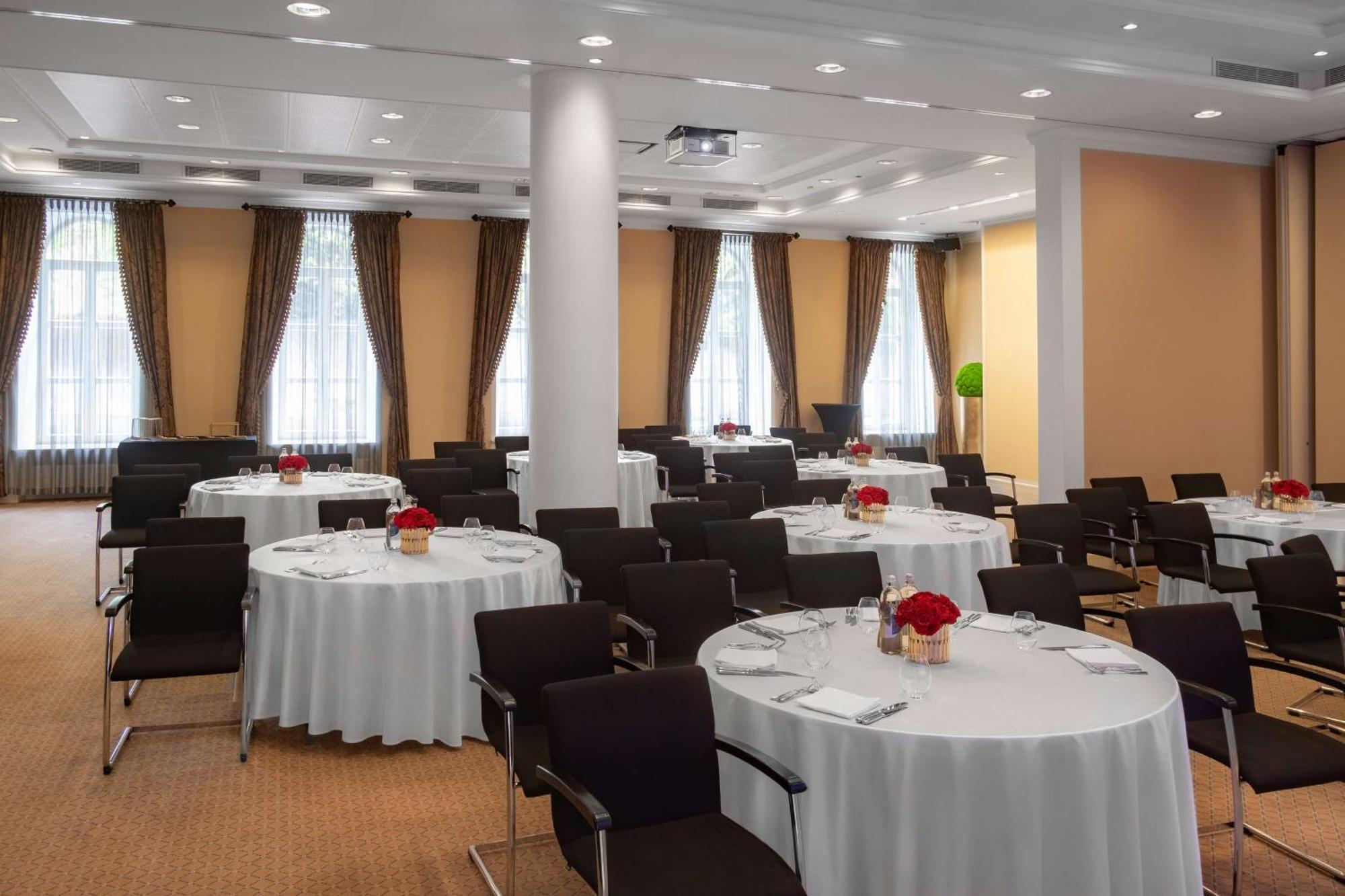 Grand Vilnius, Curio Collection By Hilton Wilna