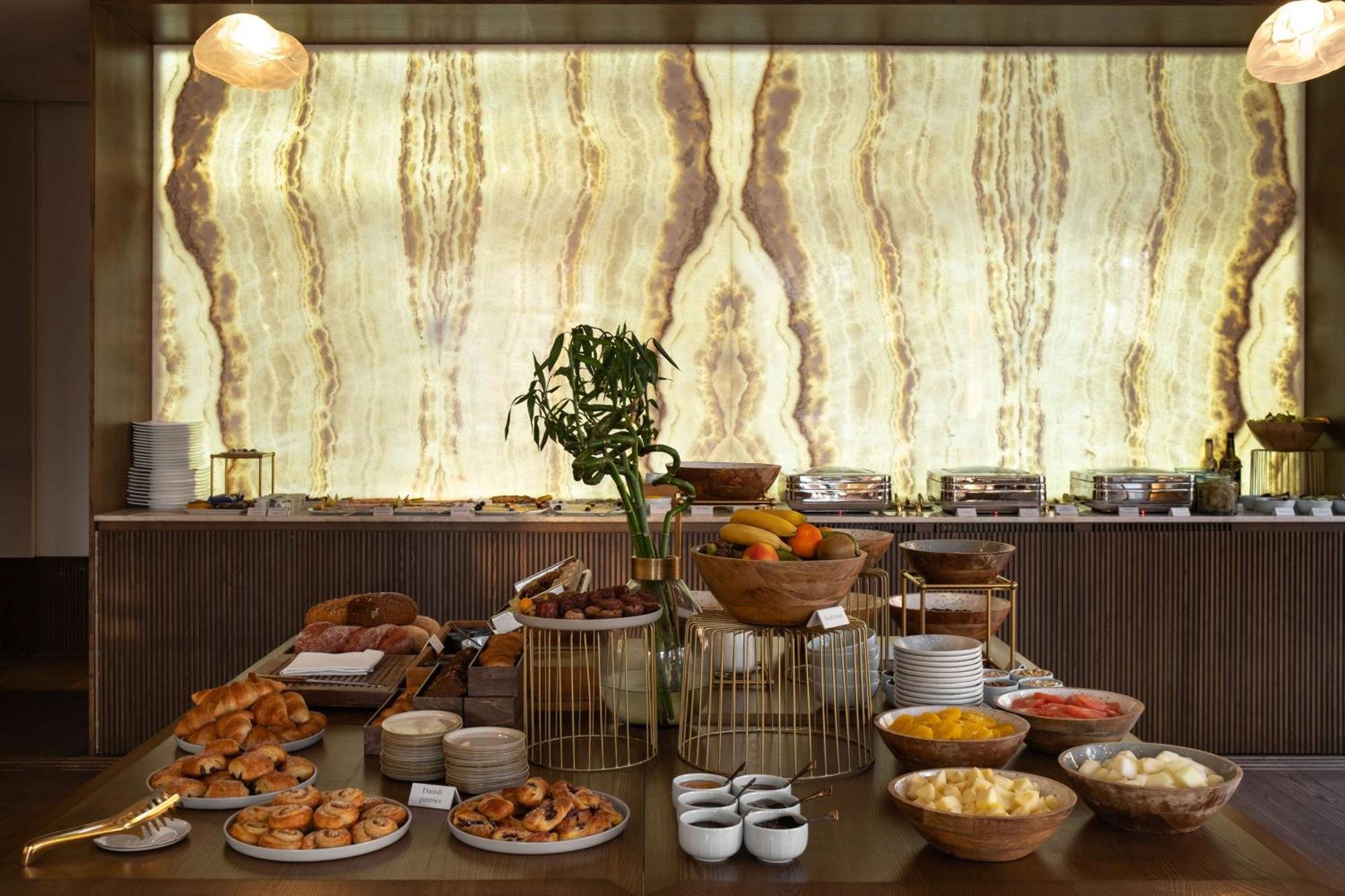 Grand Vilnius, Curio Collection By Hilton Hotel Wilna